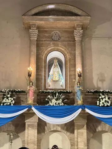 Figura de peregrino en la ruta provincial